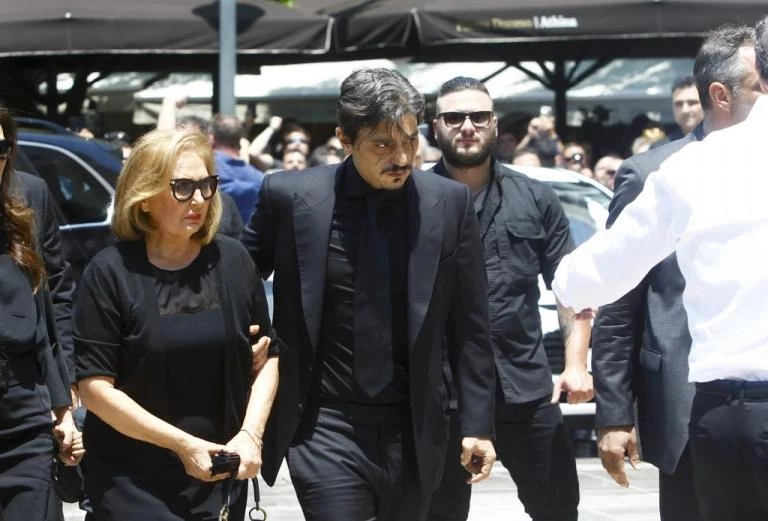 Παύλος Γιαννακόπουλος: «Διαλυμένος» ο γιος του, Δημήτρης! Ανατριχιαστικά συνθήματα (εικόνες)